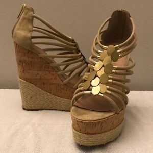 Stunning tan wedges with gold accents